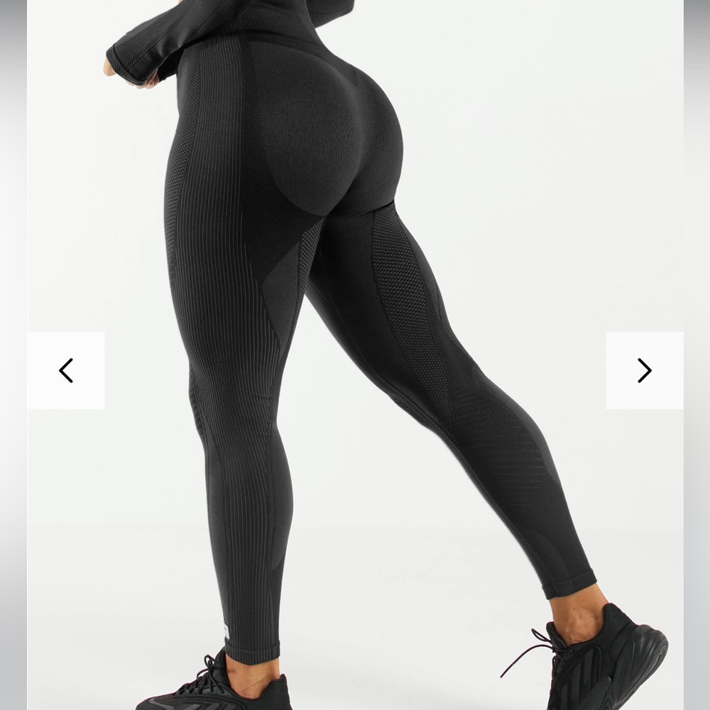 The Giving Movement Tonal 24 inch SMLS100 Leggings